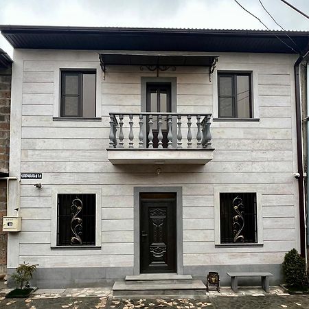 New , Comfortable 3 Bedroom House 예레반 외부 사진