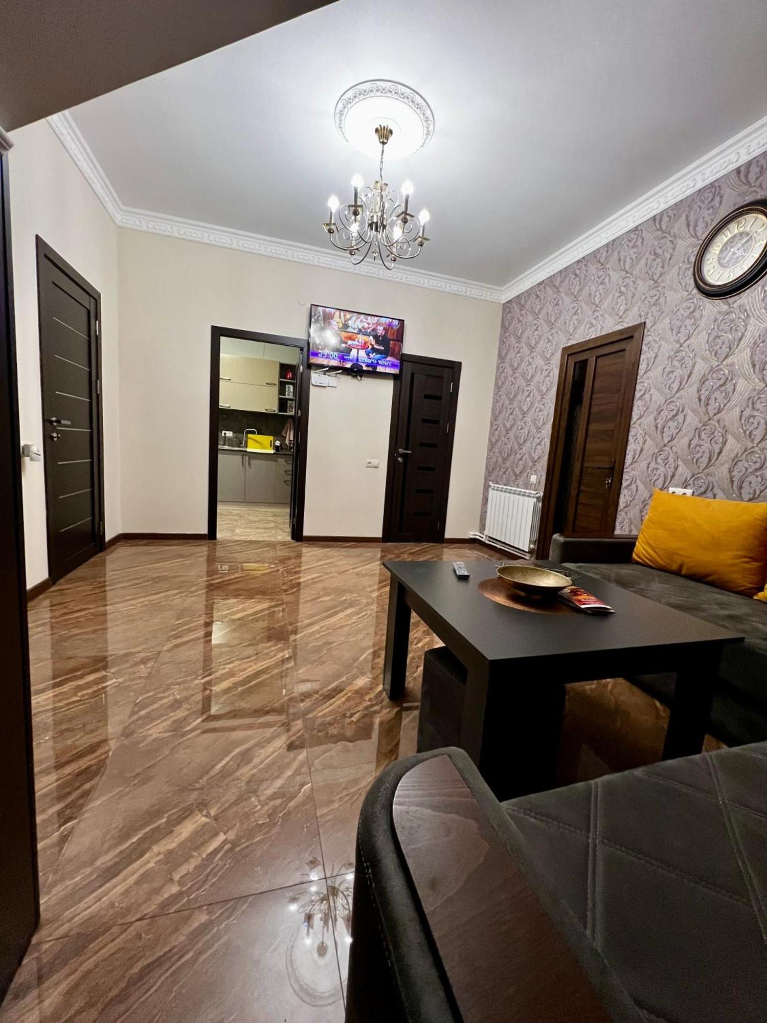 New , Comfortable 3 Bedroom House 예레반 외부 사진