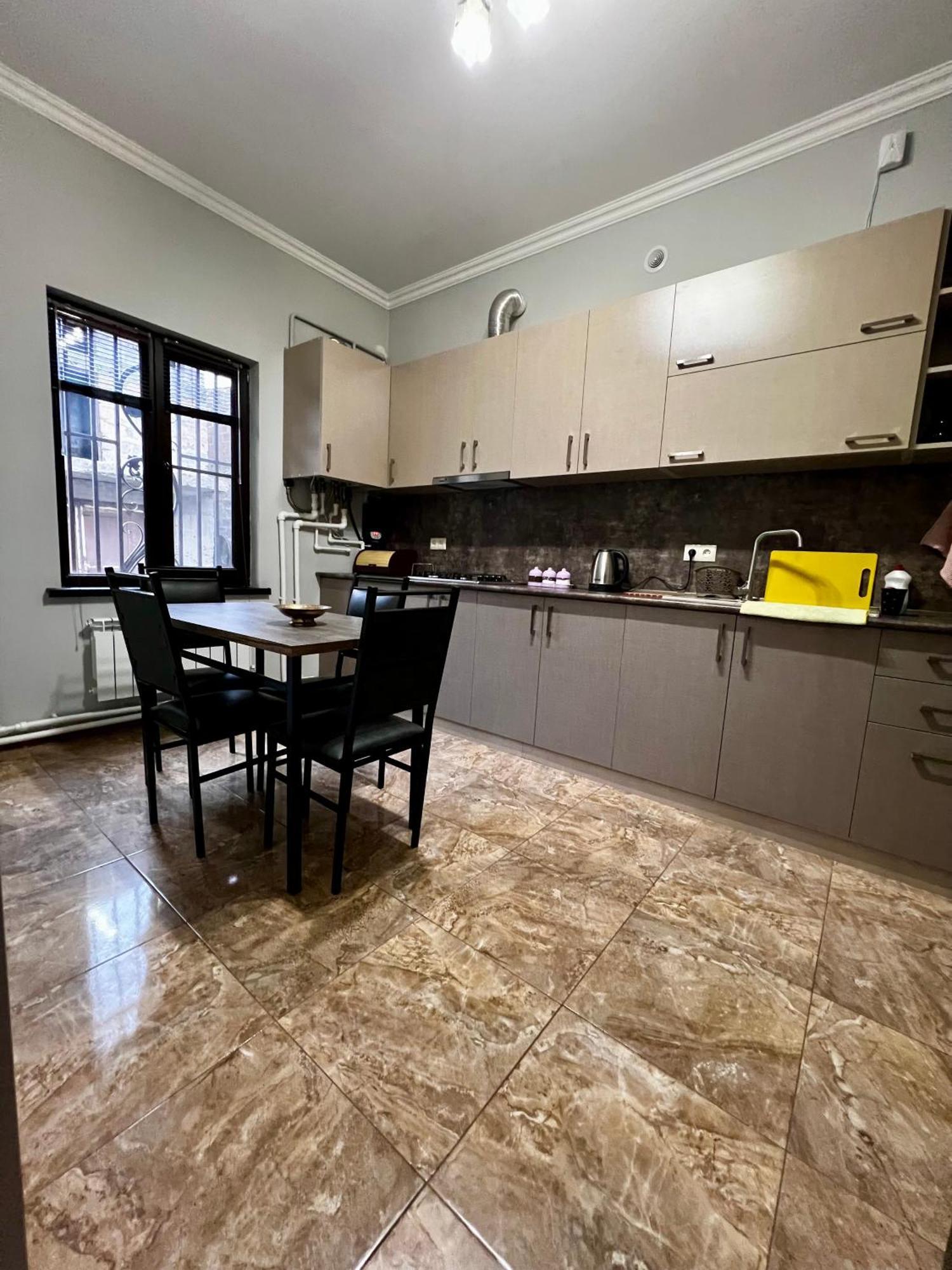 New , Comfortable 3 Bedroom House 예레반 외부 사진