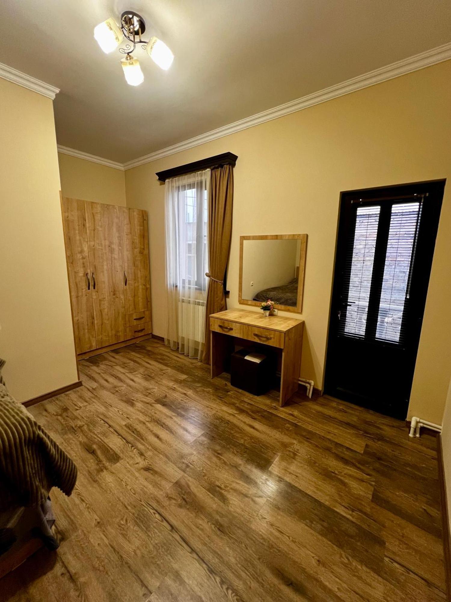 New , Comfortable 3 Bedroom House 예레반 외부 사진